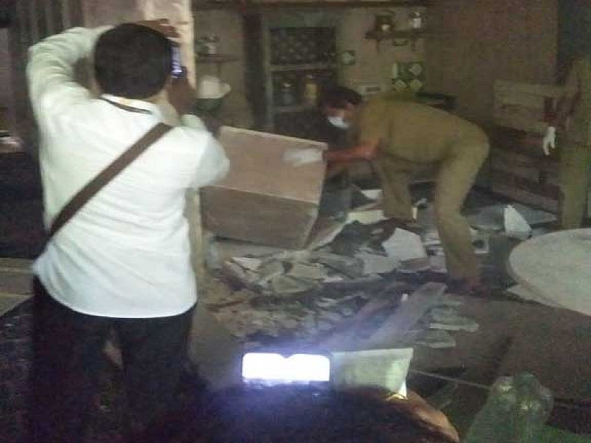 BMC bulldozes Kangana Ranaut’s ‘illegal office’ in Mumbai  