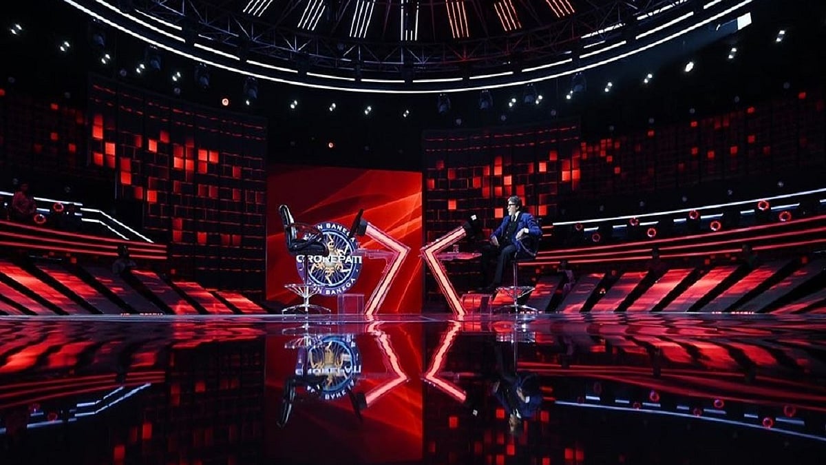Amitabh Bachchan on the sets of KBC (Photo Courtesy: IANS)