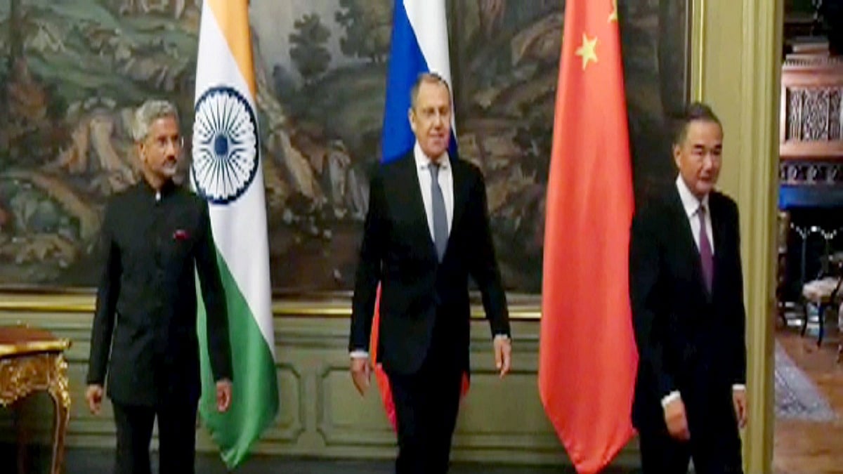  External Affairs Minister S. Jaishankar with his Russian and Chinese counterparts, Sergey Lavrov (C) and Wang Yi (R), respectively, during the meeting of SCO foreign ministers in Moscow (Photo Courtesy: ANI)