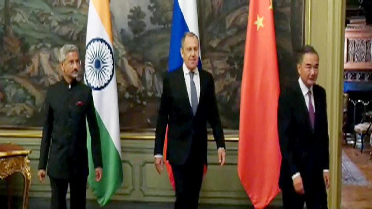  External Affairs Minister S. Jaishankar with his Russian and Chinese counterparts, Sergey Lavrov (C) and Wang Yi (R), respectively, during the meeting of SCO foreign ministers in Moscow (Photo Courtesy: ANI)