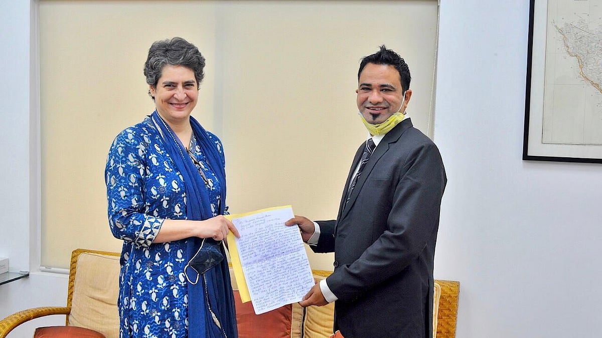 Congree General Secretary Priyanka Gandhi with Dr Kafeel Khan (NH Photo)