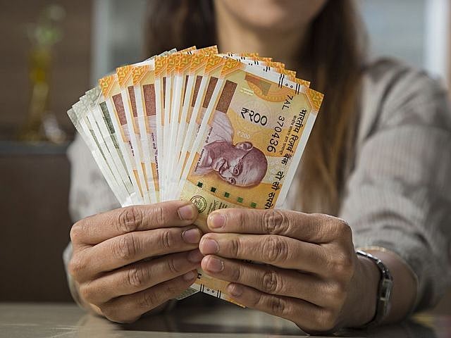Uttar Pradesh: 16-year-old girl gets Rs 10 crore in bank account ‘under Pradhan Mantri Awas Yojana’; probe on