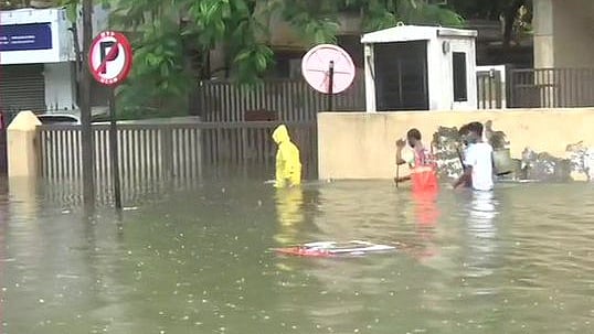 Torrential rains paralyse Mumbai, heavy rain likely to continue today, rail traffic affected