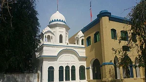 Pak Sufi organisation transfers Sikh manuscripts to gurdwara