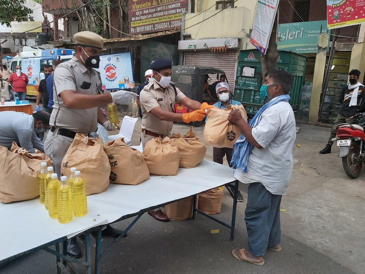 Mumbai: Hands For Humanity campaign provides ration kits to migrants hit by COVID-19 Pandemic