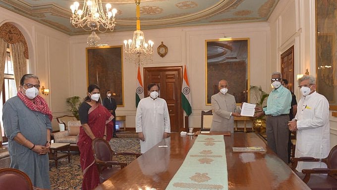 Opposition leaders meet President Kovind to demand judicial enquiry into Delhi riots 