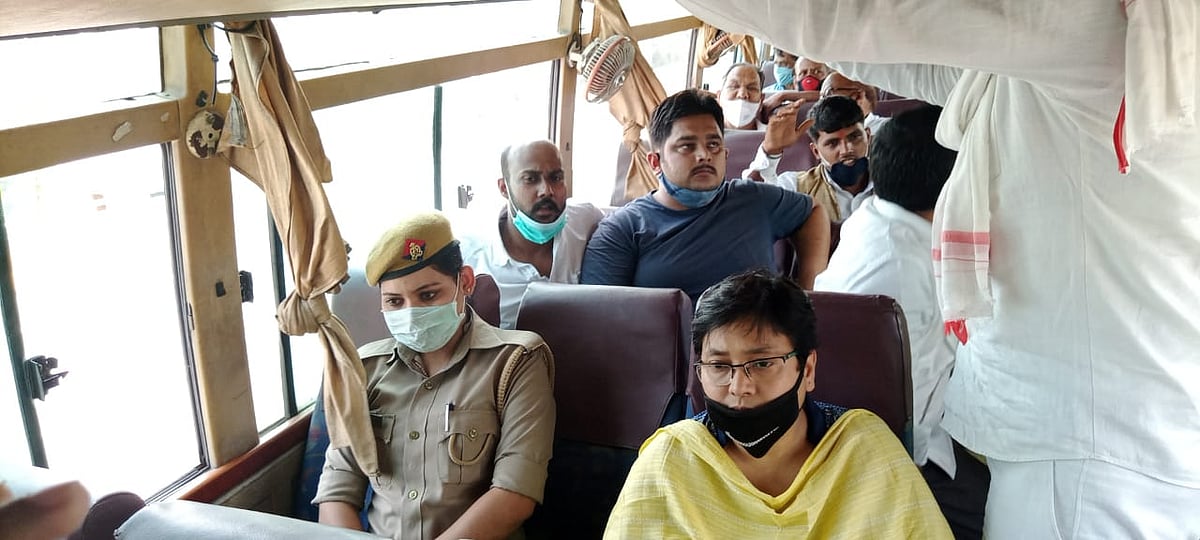 Farm bills: Congress scales up protests; tractor set on fire at India Gate, 5 detained by police