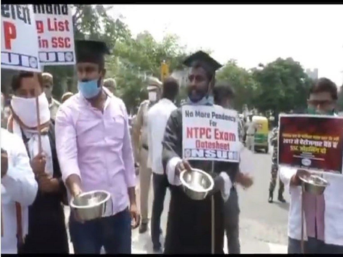 Delhi: NSUI activists arrested at CP while protesting  against delay in  SSC CGL results, unemployment