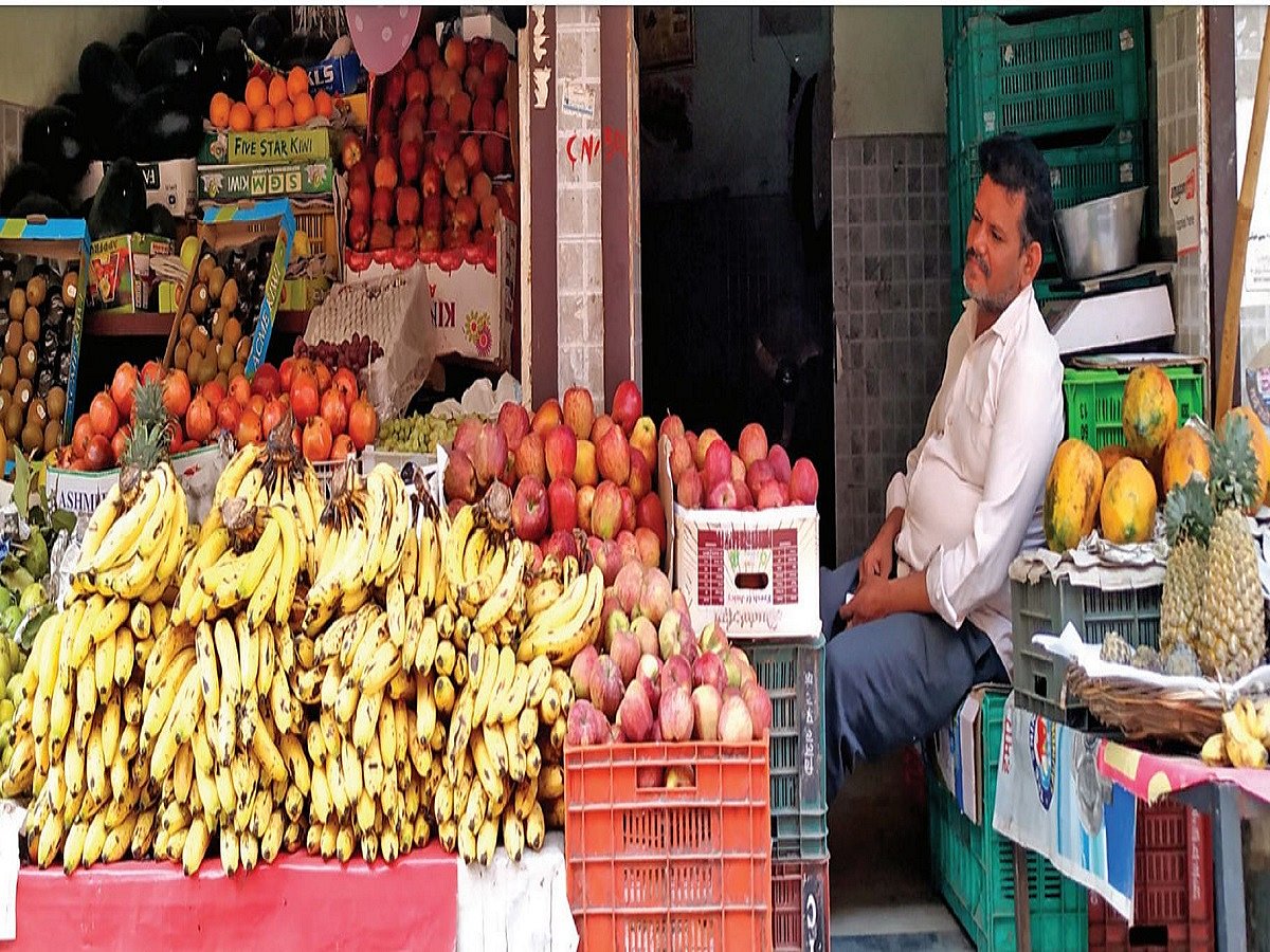 Food prices dampen festive spirit: price of petrol, beer and onions at the same level  