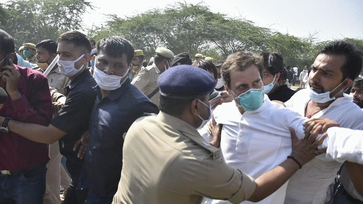 Rahul Gandhi lathicharged, detained along with Priyanka on  way to Hathras