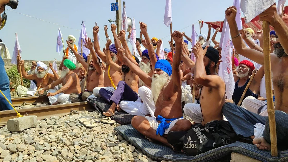 Punjab farmers block rail tracks for indefinite period, protest outside houses of BJP leaders