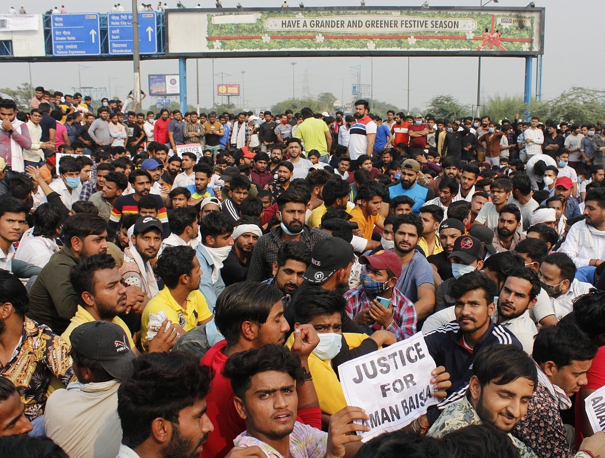 Delhi: Protesters block DND demanding justice for man who committed suicide 