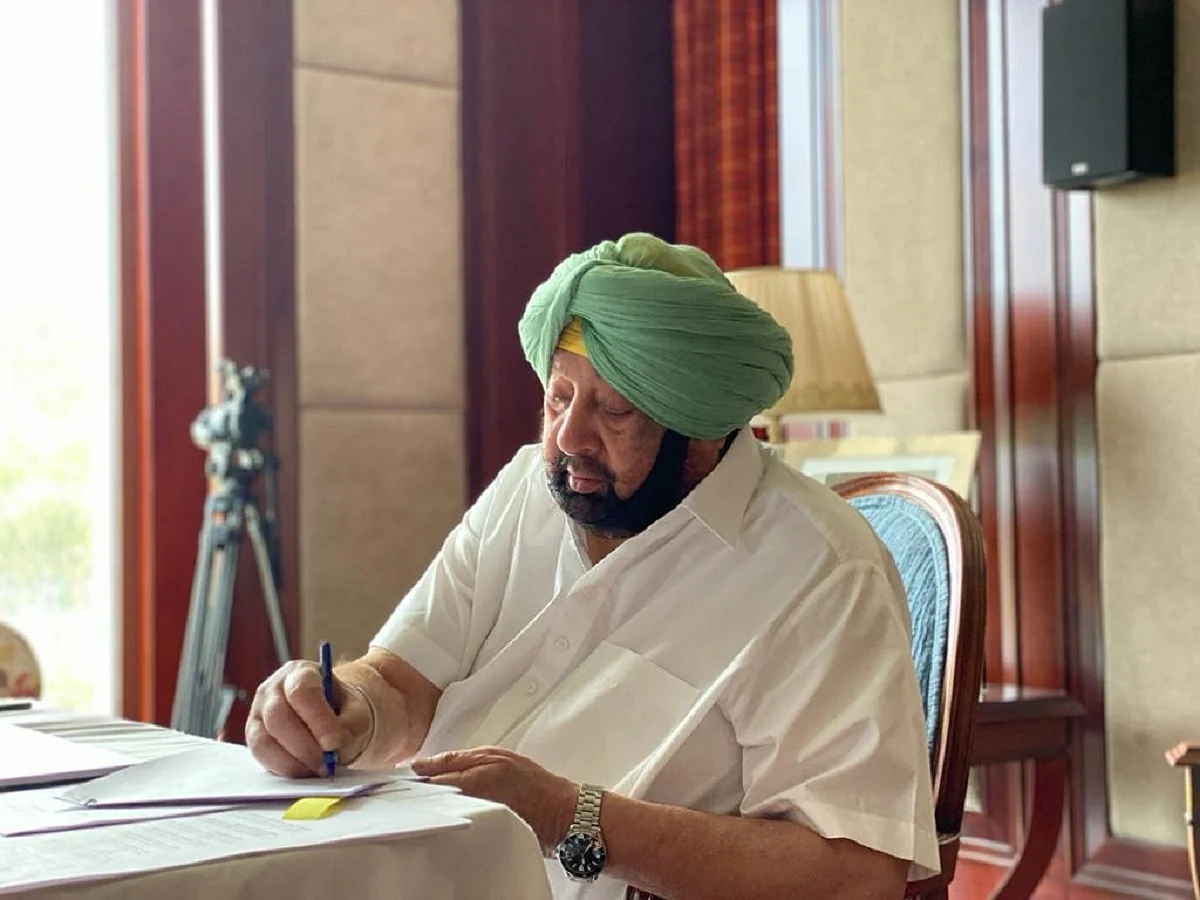 Punjab CM expresses shock at AAP-led Delhi govt for implementing  draconian Farm Laws amid farmers’ protest 