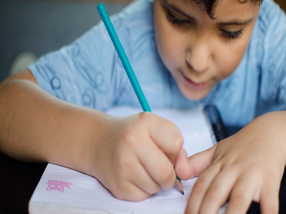 Writing by hand will make kids ‘truly smart’ in digital era