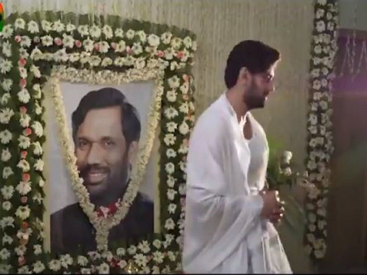 WATCH: Chirag Paswan gives instruction to shoot video near his late father’s portrait, video goes viral