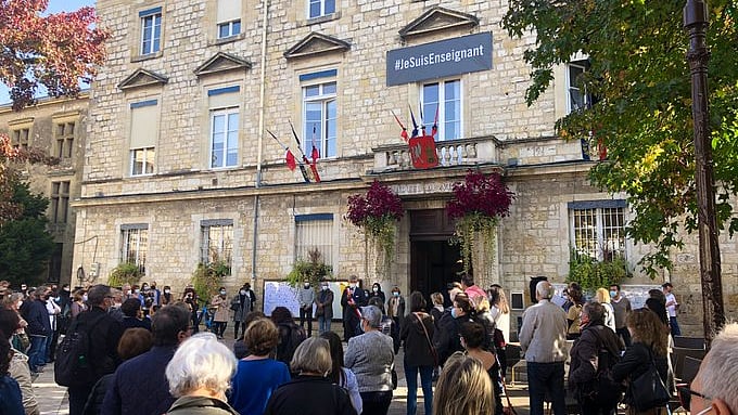 People in Paris gathered to pay tribute to the teacher Samuel Paty who was beheaded by a Muslim fanatic
