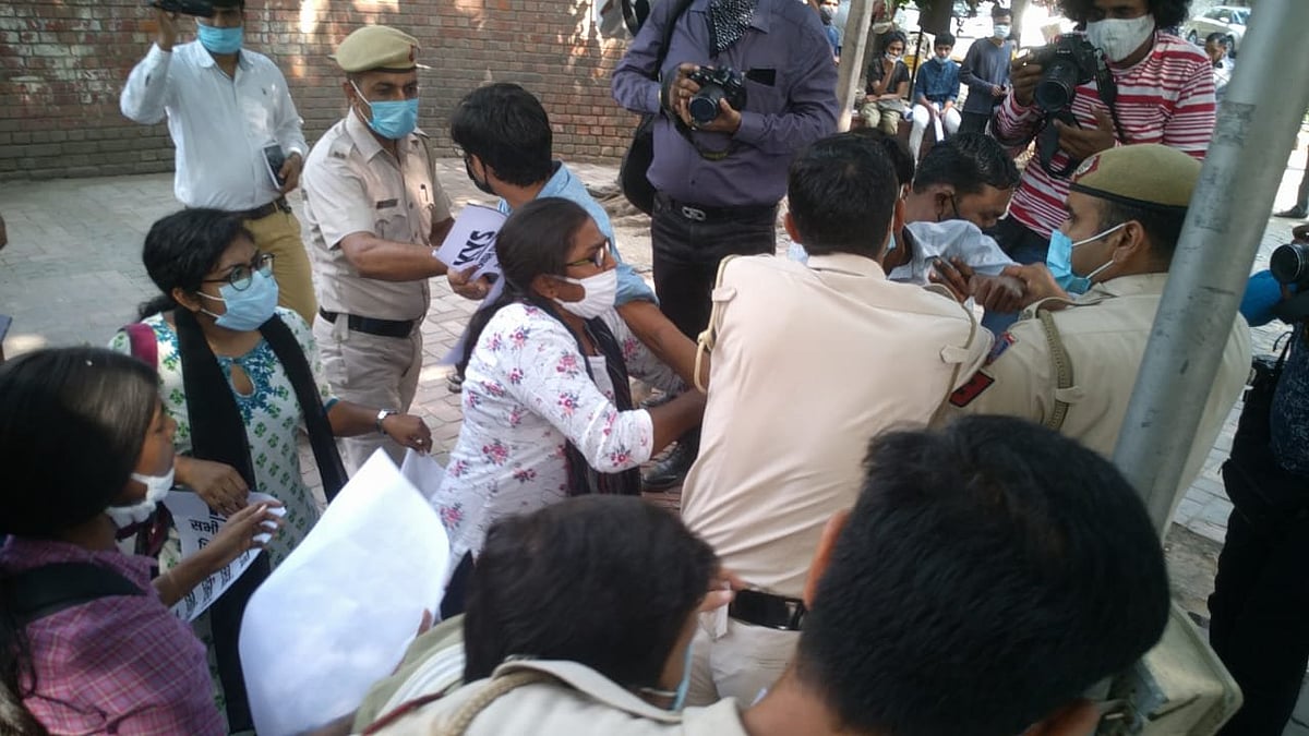 Delhi University: Students’ groups hold protests against high  cut-offs