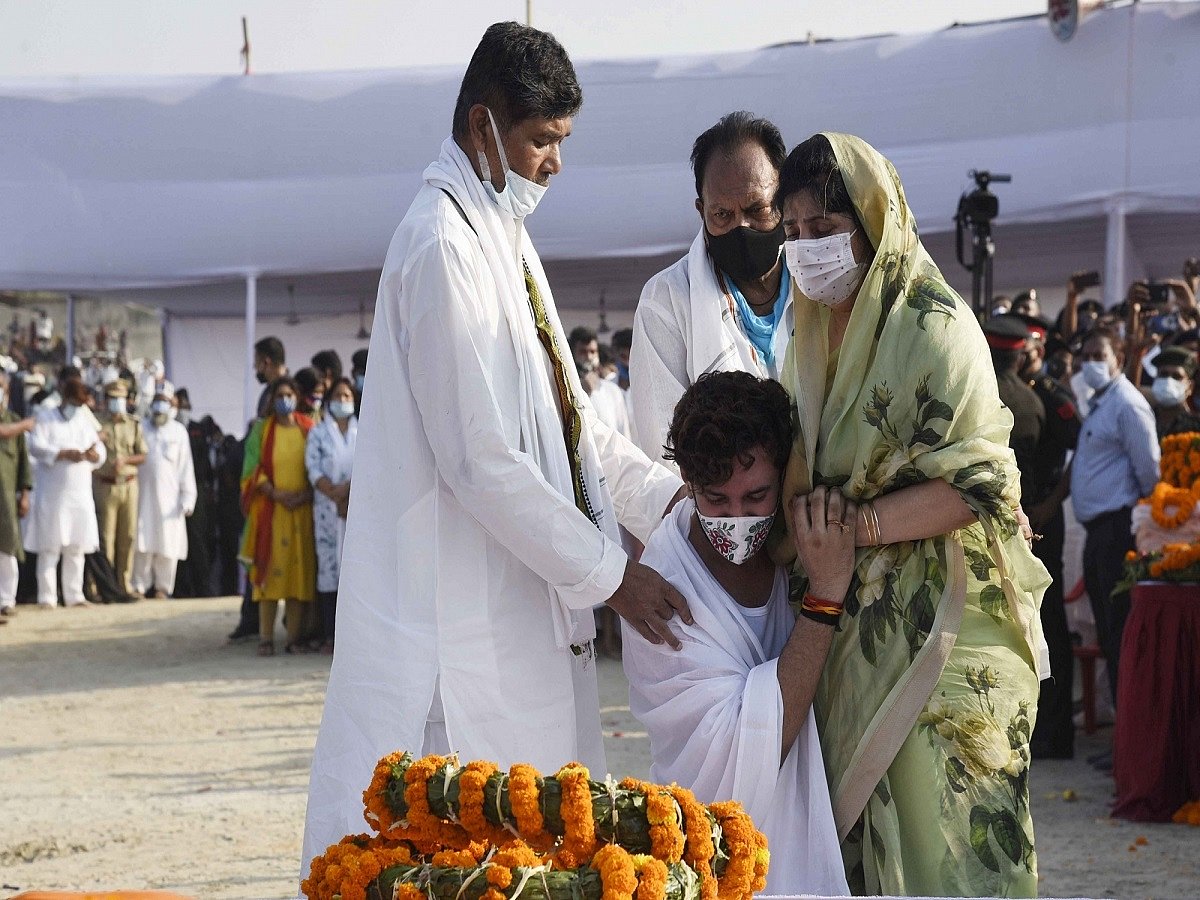 Chirag Paswan collapses after lighting father’s funeral pyre