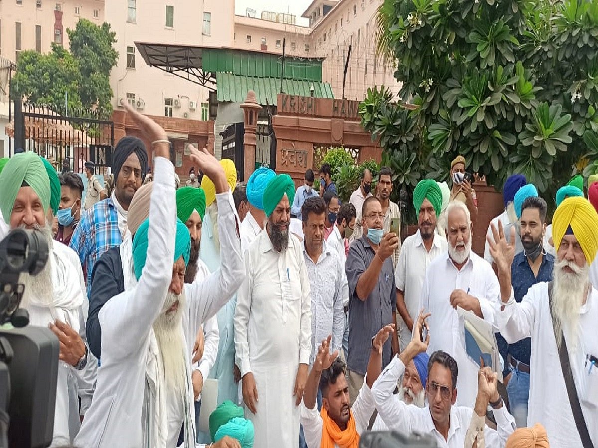 Farmers’ leaders walk out of Krishi Bhawan meeting after minister fails to show up, tear copies of farm laws