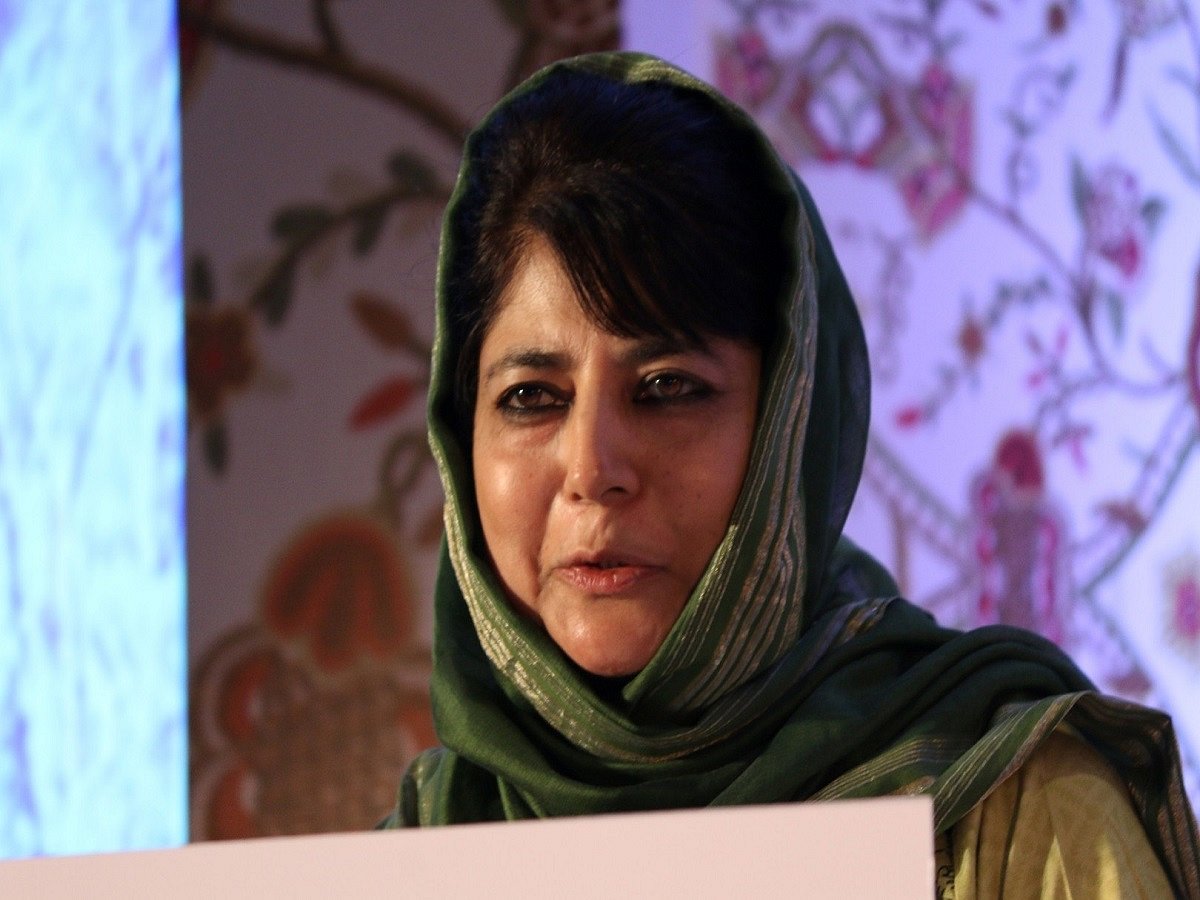 Mehbooba visits grave of her father ahead of Gupkar meeting