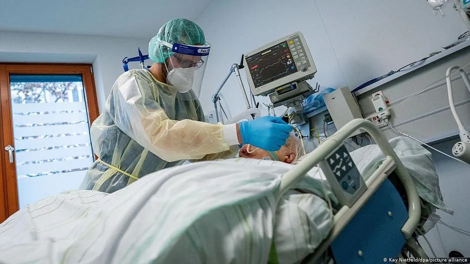 Italy sees spike in new Covid cases, hospitalisations