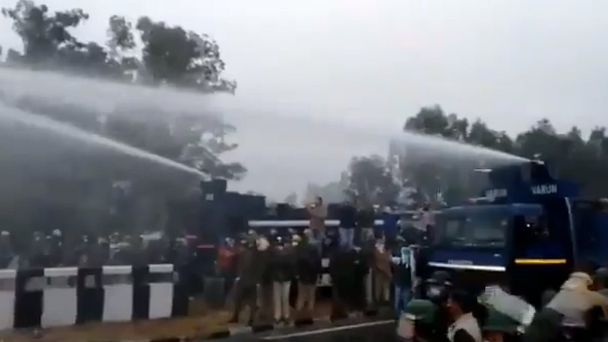 Braving tear-gas shells, water cannons, thousands break barricades in Haryana