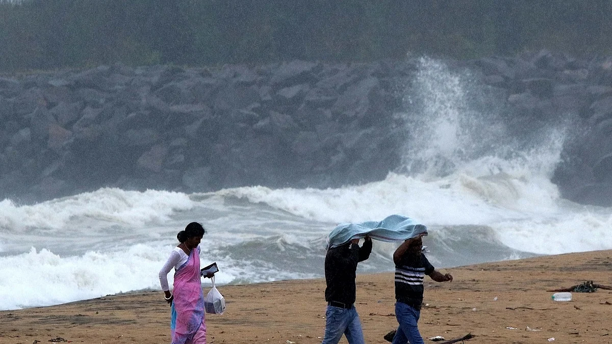 Very severe cyclonic storm Nivar to cross Tamil Nadu and Puducherry coast midnight  