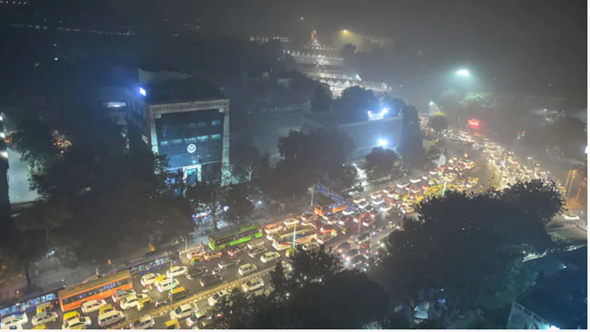 On Diwali night, Air quality in Delhi-NCR turns “severe”