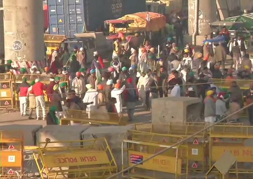 Farmers gathered at Singhu, Tikri border points refuse to head to north Delhi protest site