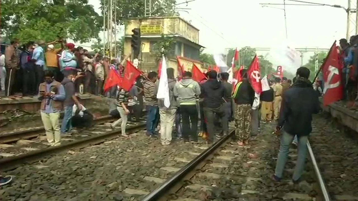 Over 25 cr workers join nationwide strike; agitation affects normal life in many states: Trade unions