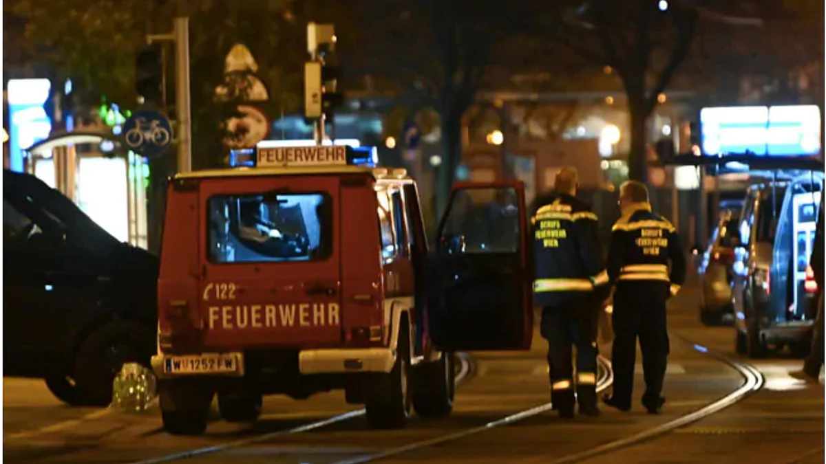 2 dead, 15 wounded in Vienna terror attack, authorities say