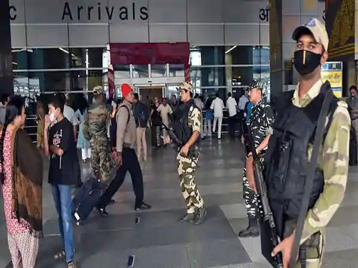 5 passengers from UK test COVID positive at Delhi airport