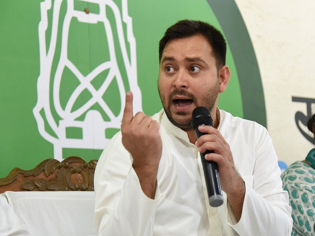 Tejashwi claims massive scam in Corona testing