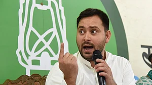 Tejashwi claims massive scam in Corona testing