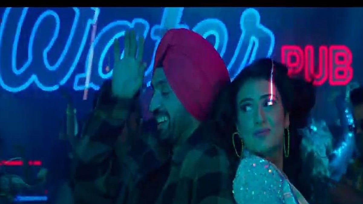 Screen grab from the video (Diljit Dosanjh and Fatima Sana Shaikh)