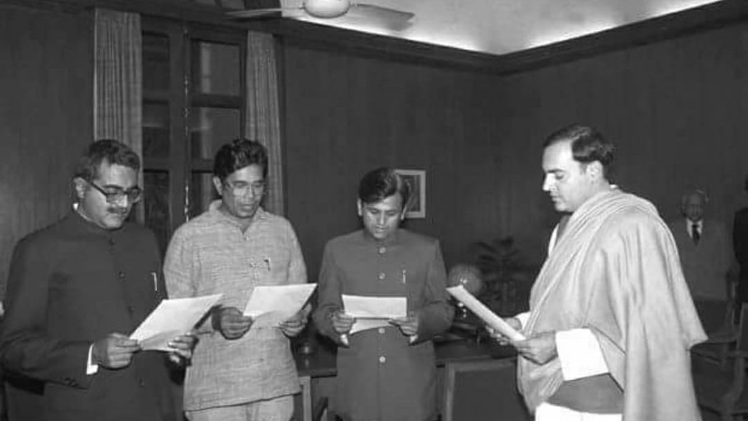 Arun Singh, Oscar Fernandes and Ahmed Patel taking oath as Parliamentary Secretaries to then PM Rajiv Gandhi in 1985 (Photo courtesy: Twitter/&nbsp;@khanthefatima)