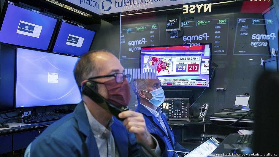 Banking fears spread across global markets
