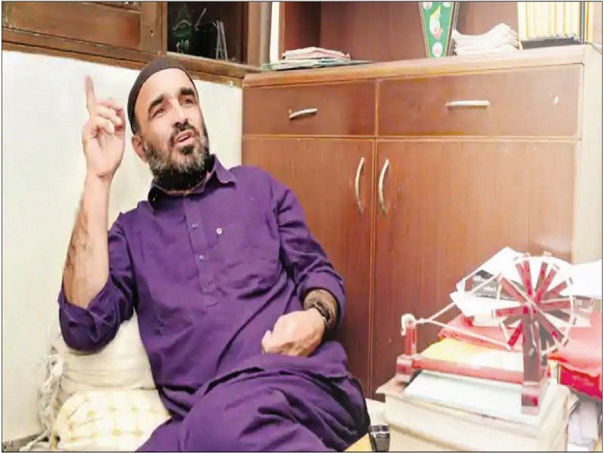 Incredible Uttar Pradesh: Khudai Khidmatgar convenor in jail for offering Namaz in temple 