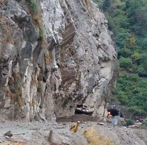 Jammu-Srinagar National Highway closed after overnight snowfall, landslides