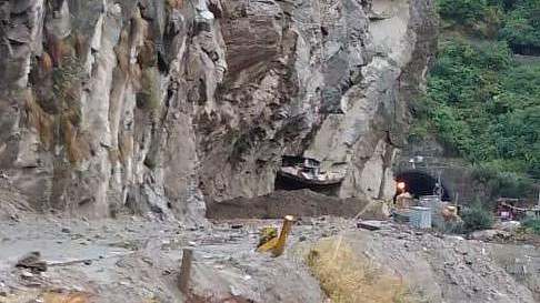 Jammu-Srinagar National Highway closed after overnight snowfall, landslides