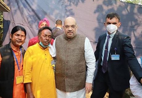 Folk singer who hosted Amit Shah for lunch says wasn’t allowed to talk to him; walks with Mamata at TMC rally