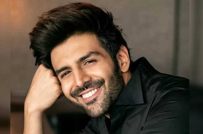 Ajay Bahl signs Kartik Aryan for a social comedy