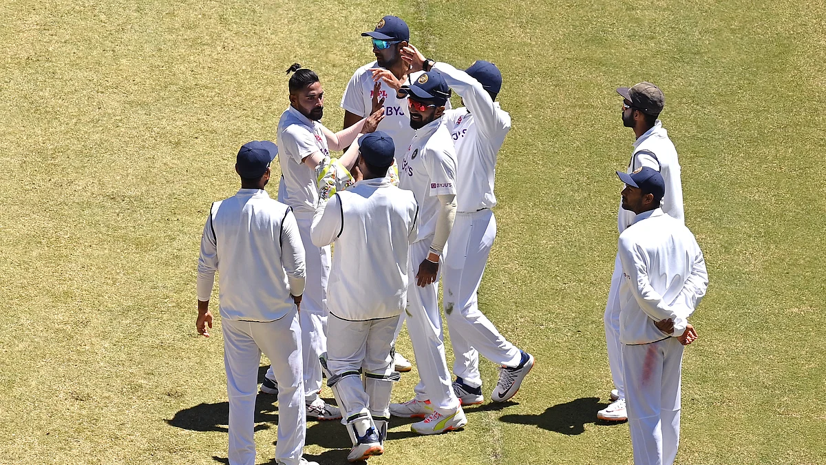 India close in on victory as Australia leave a victory target of 70 runs