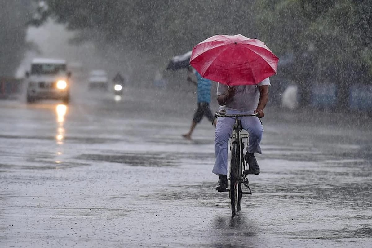Light rain in Delhi, neighbouring areas
