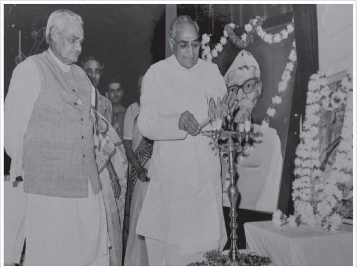 Motilal Vora (1927-2020): A tall leader seeped in Gandhian values  