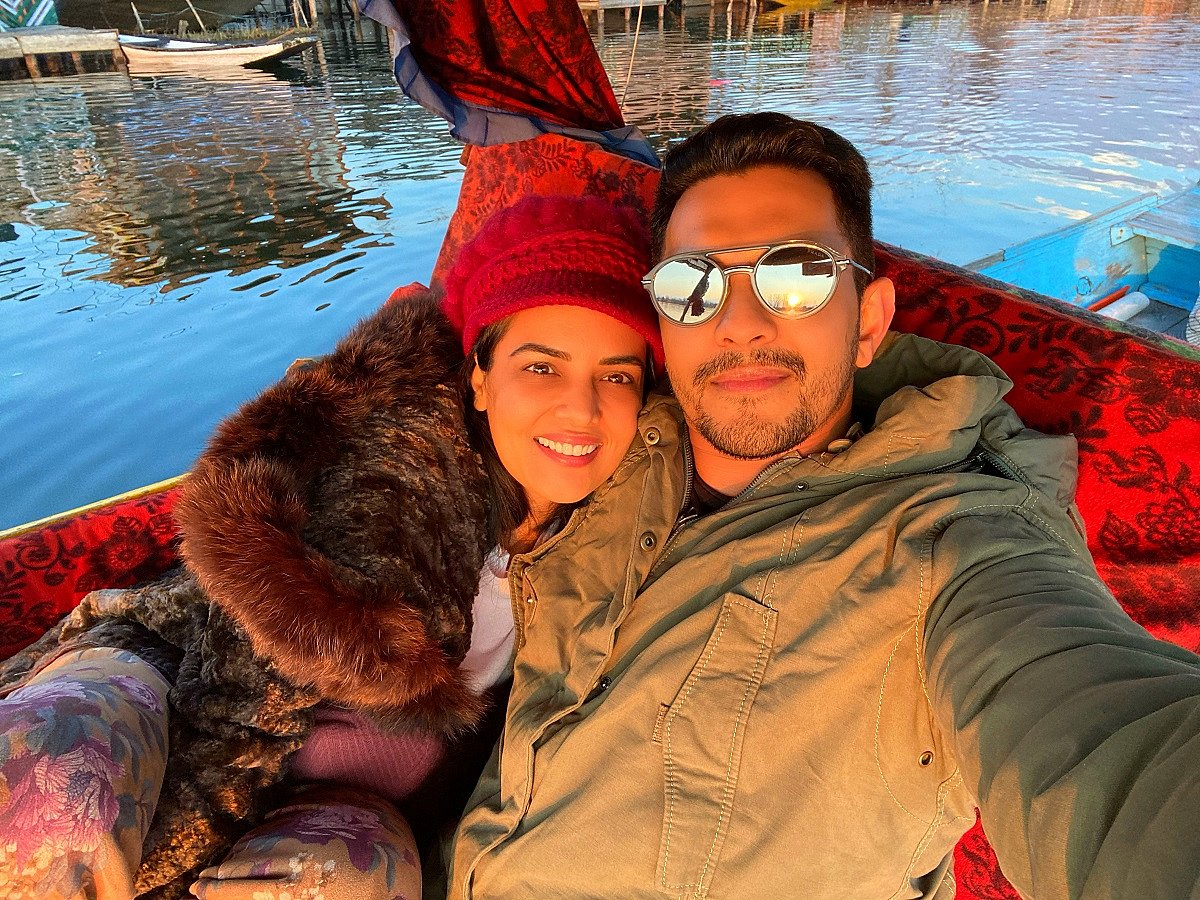 Aditya Narayan & his bride are honeymooning in Kashmir, they just can’t get enough of paradisiacal Valley