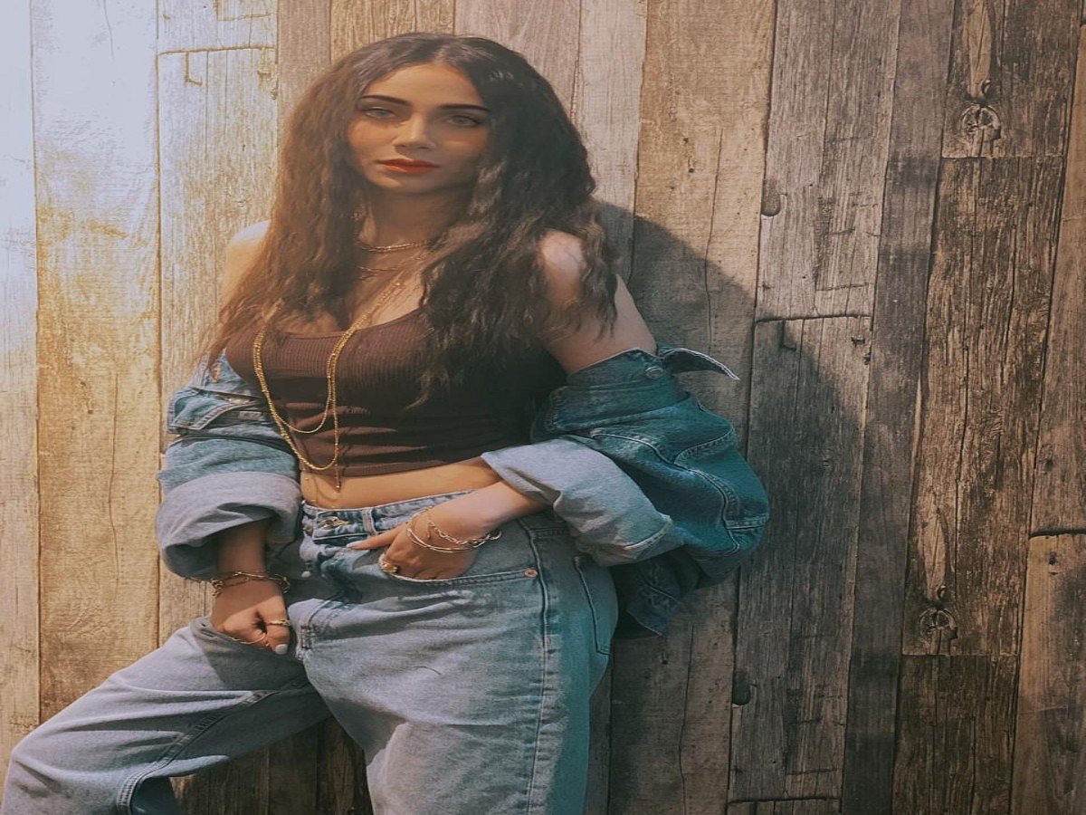 Singer Zara Khan