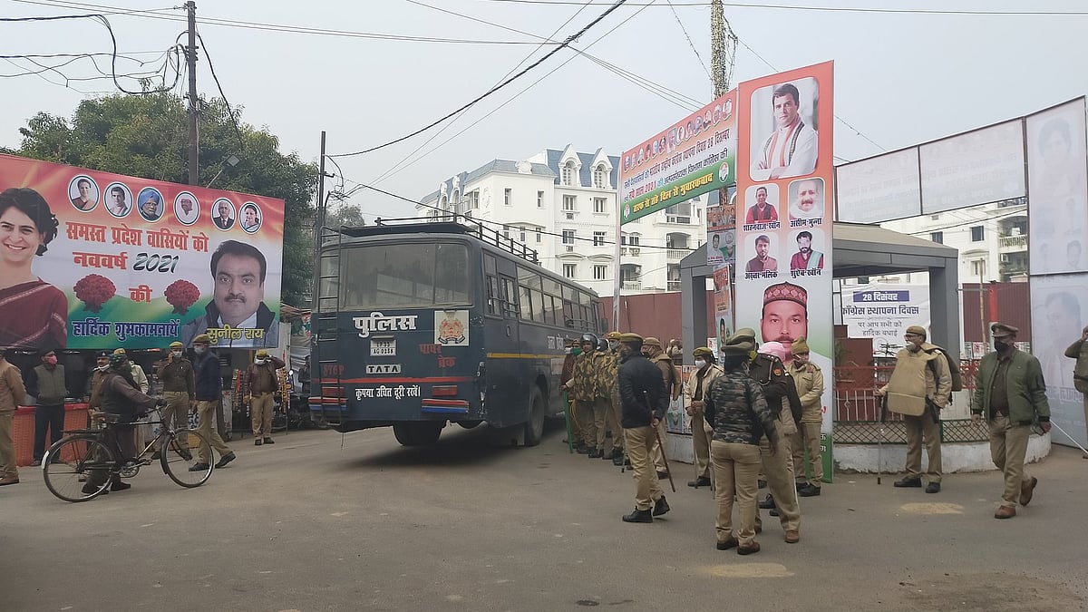UP Police prevents Congress leaders from paying floral tributes to Mahatma Gandhi on party’s foundation day