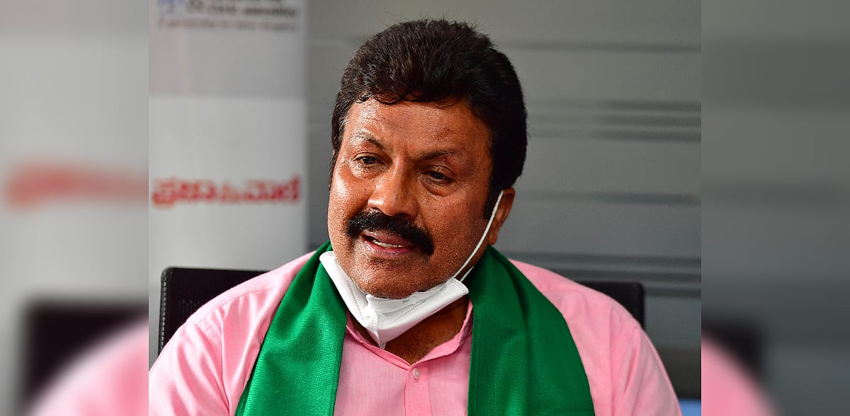 Farmers who commit suicide are cowards, says Karnataka Minister