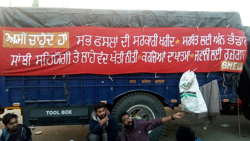 Mutter Paneer, street play and appeal to boycott Godi media mark farmers’ protest at Singhu border